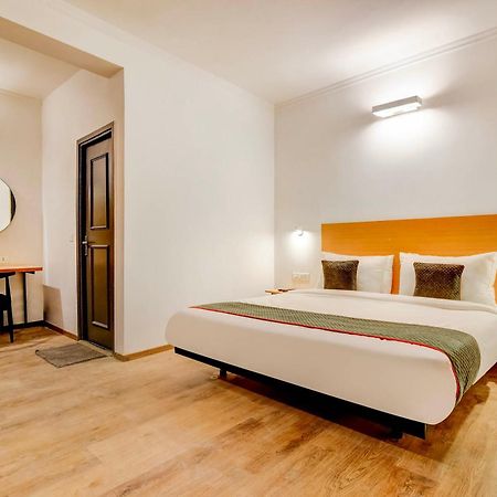 Hotel O Star Key Гургаон Экстерьер фото