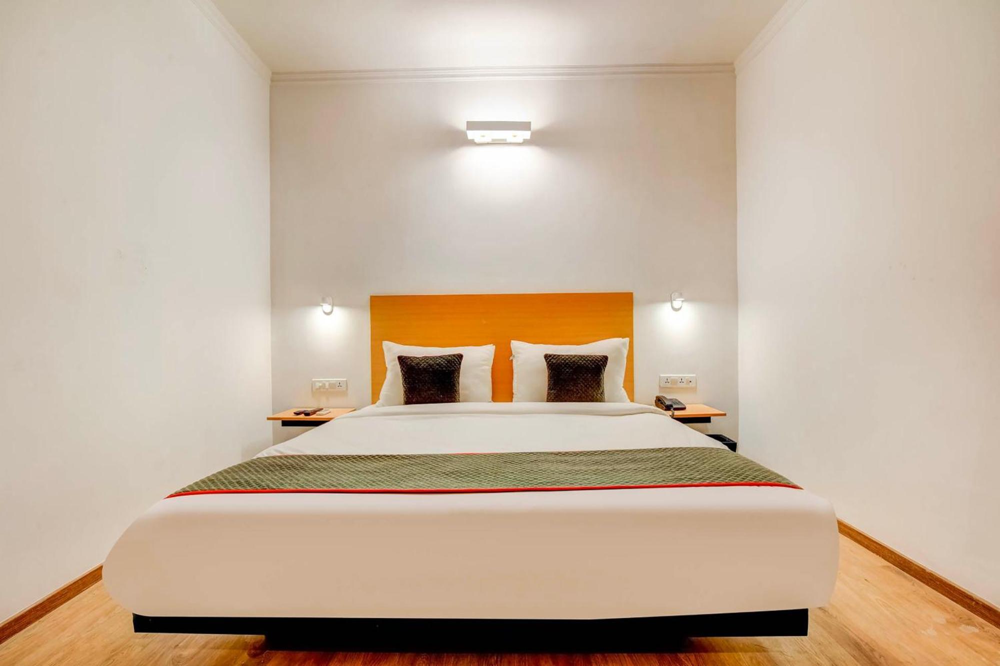 Hotel O Star Key Гургаон Экстерьер фото