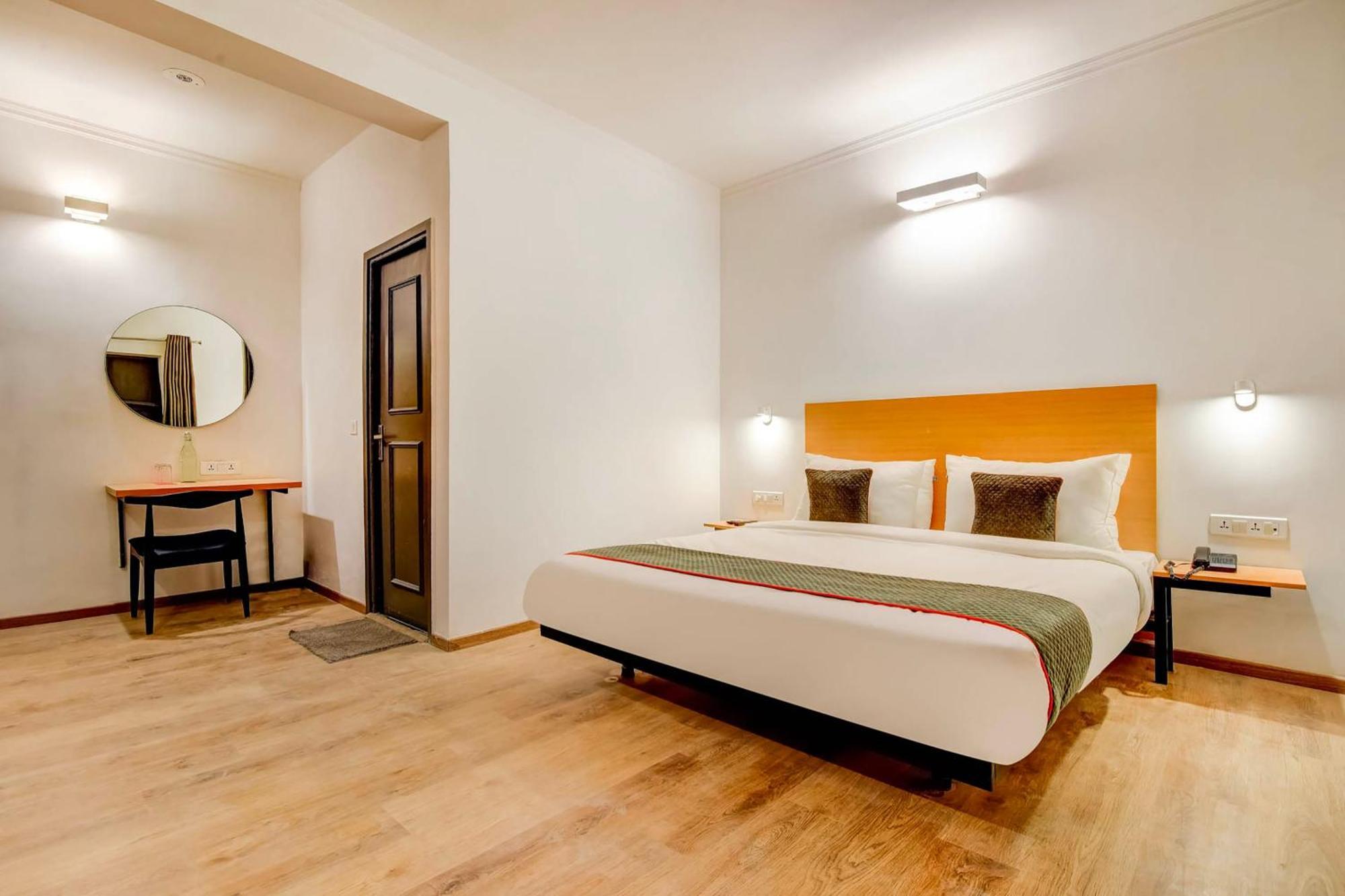 Hotel O Star Key Гургаон Экстерьер фото